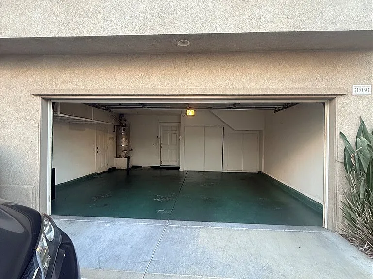 8554 Burnet Ave — Photo 23