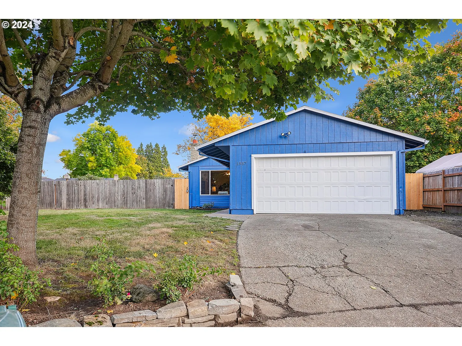 1557 NE Karen Ct photo 1