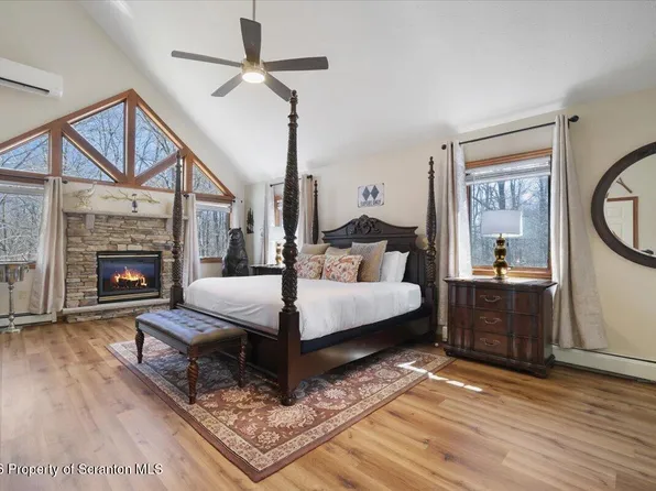 74 Mildred Dr, Gouldsboro, PA 18424