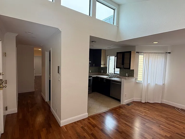 1415 Eddy St — Photo 2