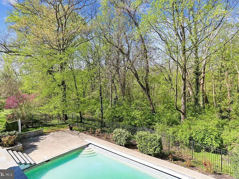4902 Derussey Pkwy — Photo 99