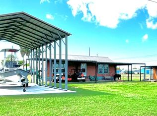 101 N 13th St, Seadrift, TX 77983