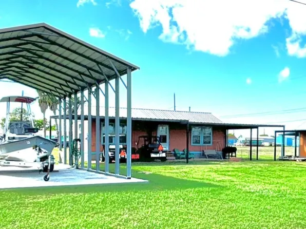 101 N 13th St, Seadrift, TX 77983
