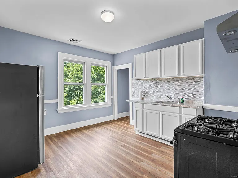 1105 N Main St #3 — Photo 2