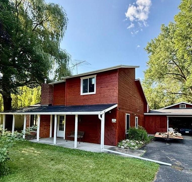 1st image of 664 Roosevelt Rd