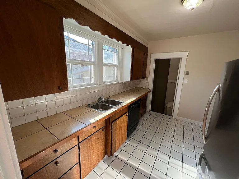 1423 N Howard St — Photo 5
