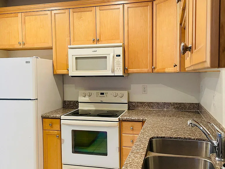 88 N Jackson Ave #415 — Photo 5