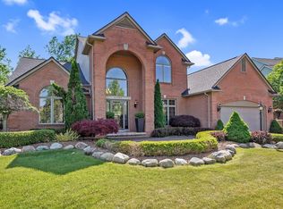 45583 Irvine Dr, Novi, MI 48374