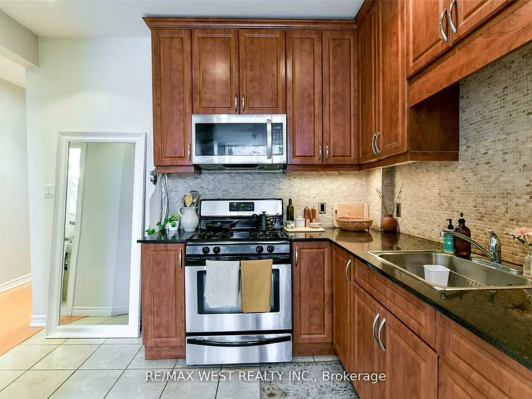 734 Indian Rd #MAIN FL — Photo 16