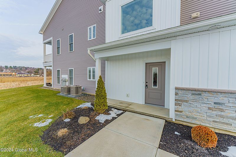 3rd image of 23 Wardley Circle