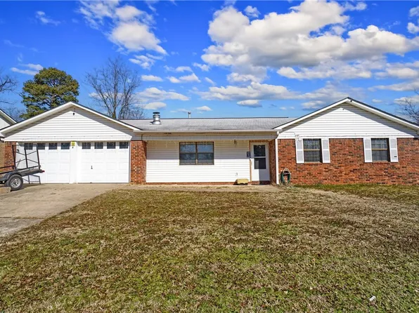 2006 University Dr, Russellville, AR 72801