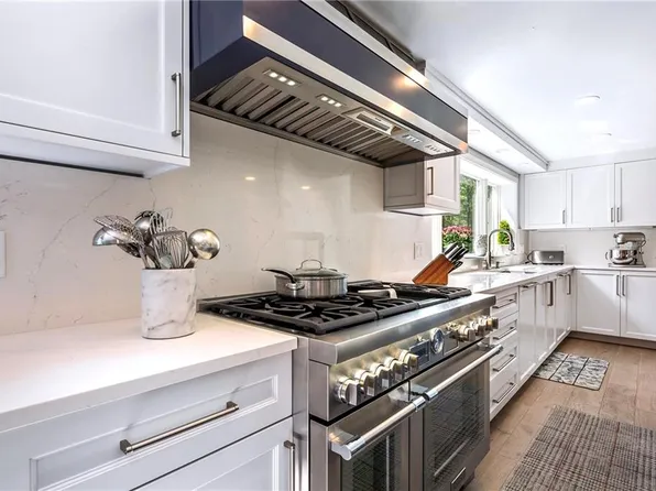 65 Knotty Pine Rd, Tiverton, RI 02878