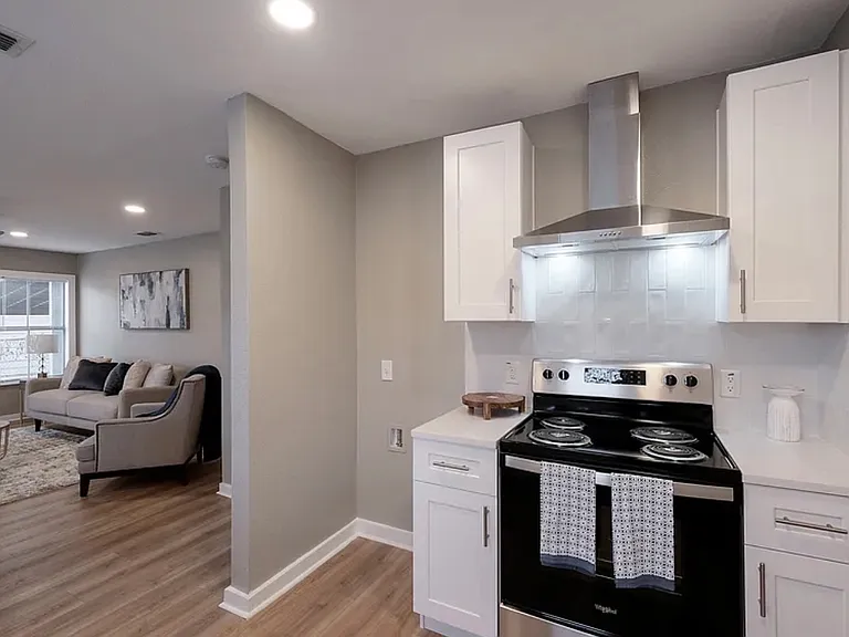858 Harriman Pl — Photo 9