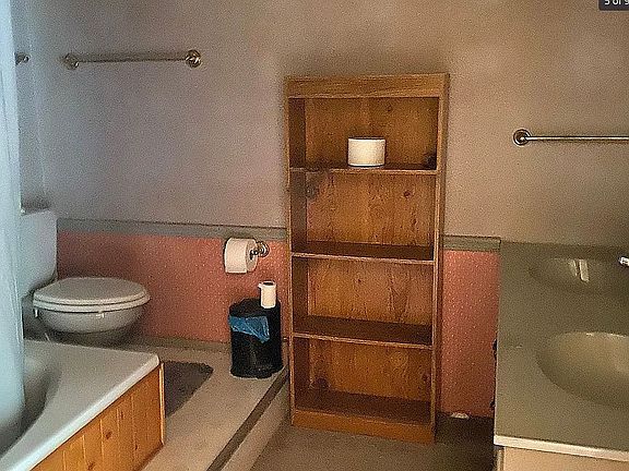 5th image of 190 Foster Dr