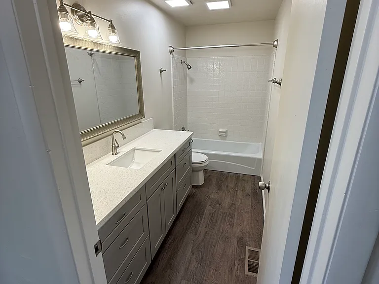 1938 E Nunley Cir #1938 — Photo 8