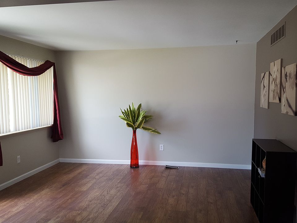 2nd image of 23069 Almond Ave