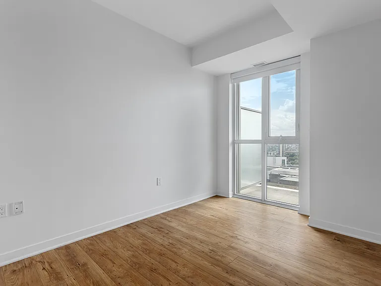 192 Bronson Ave — Photo 34