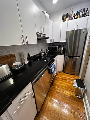 Rented by Salon Realty Corp | media 3