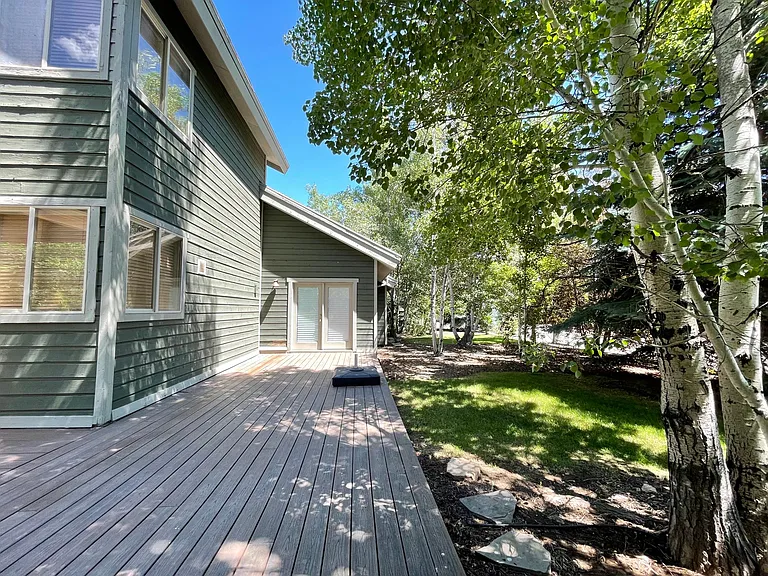 701 Martingale Ln — Photo 18