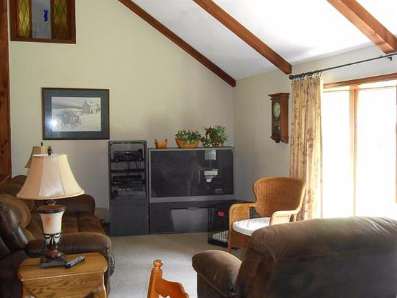 3rd image of 102 Greenmoor Dr