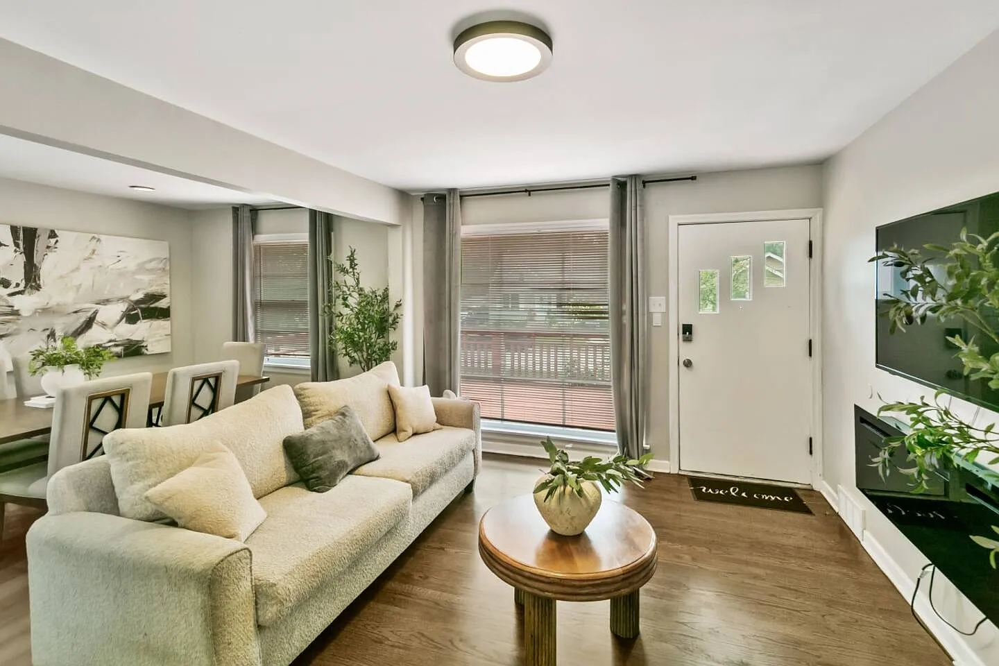 3 bed, 1275 sqft, $5,000 — Photo 2