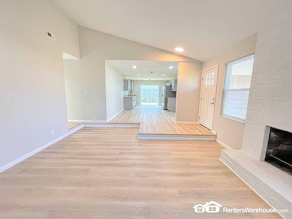 5th image of 3521 Daffodil Cres