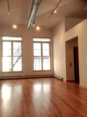 Rented by The Loft Broker | media 19