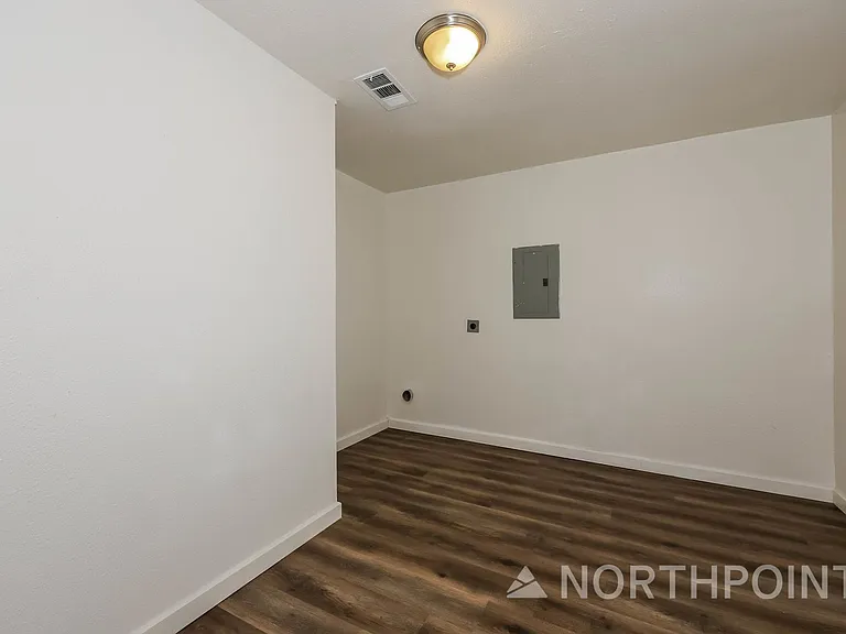1336 E Park Dr — Photo 14