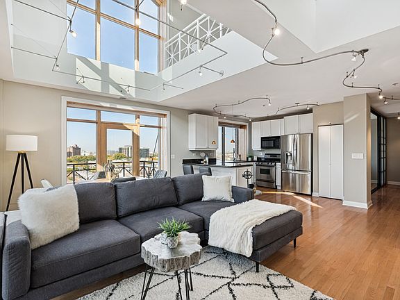 3rd image of 1444 N Orleans St APT 9