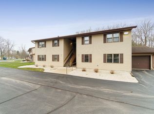 910 E Cedar Ave APT 101, Manitowoc, WI 54220