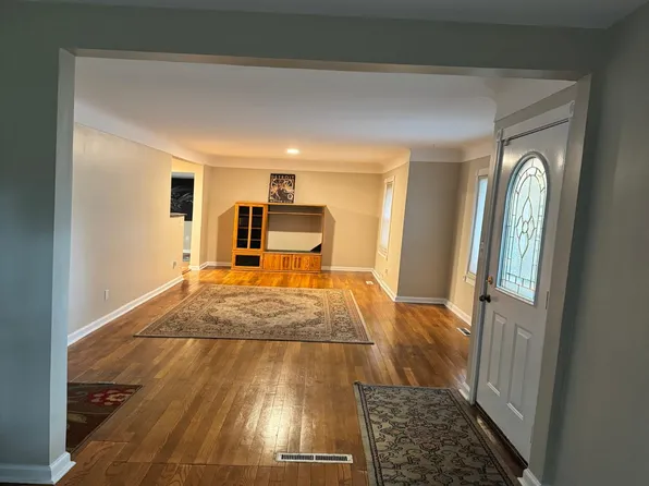 3379 Crooks Rd, Troy, MI 48084
