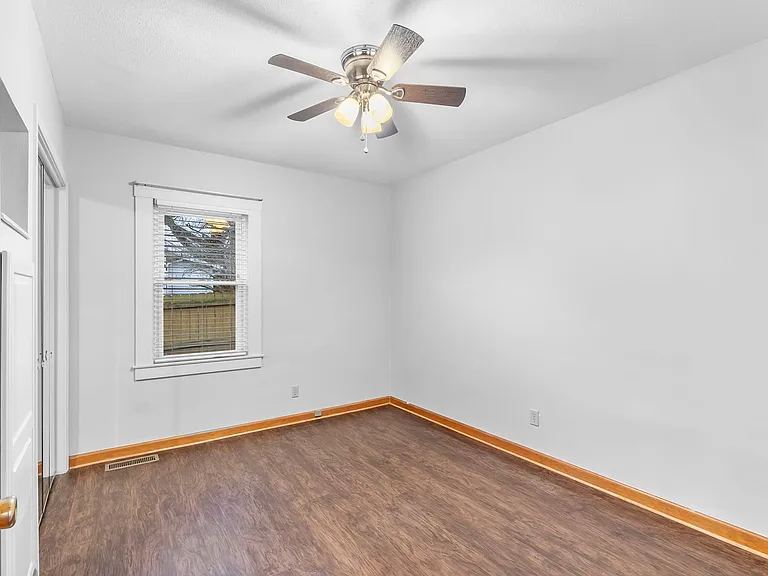 223 Daisy Ave — Photo 17