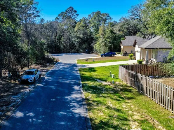 63 Jakes Way, Freeport, FL 32439