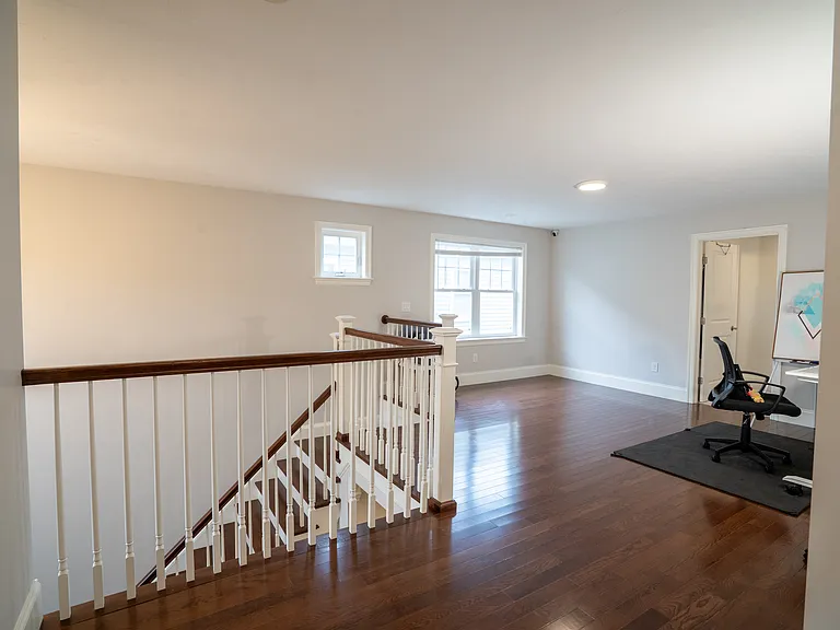 4 Strauss Ln — Photo 11