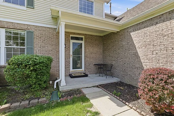 4 bed, 2.5 bath, 3652 sqft, $3,100 — Photo 2