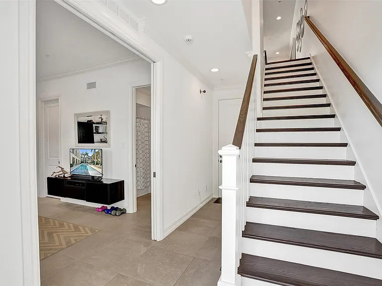 381 E Cannery Row Cir — Photo 34