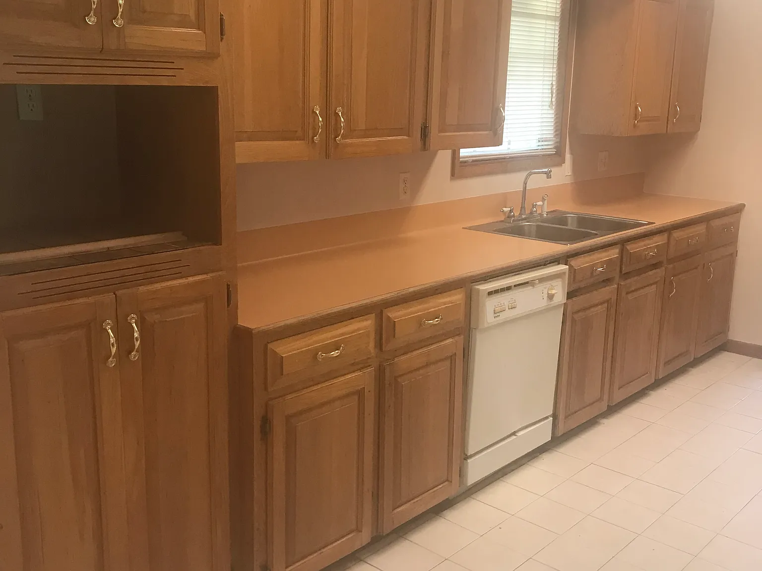 3 bed, 1437 sqft, $1,700 — Photo 2