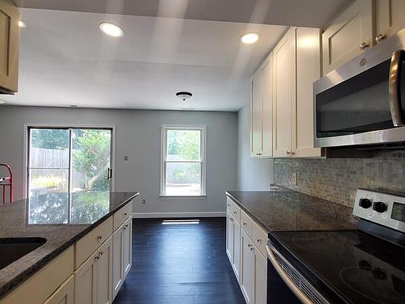 5th image of 3313 Weeping Willow Ln #1