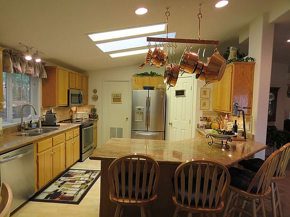 4th image of 50 N Lookout Pl
