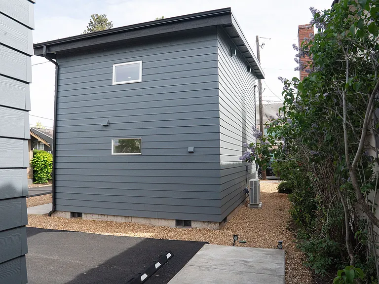 138 NW Hawthorne Ave #A — Photo 22