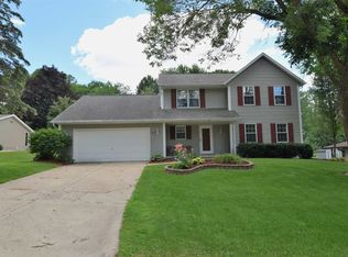 2655 Indian Hill Dr, Green Bay, WI 54313