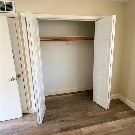 3080 Linwood Ave — Photo 8