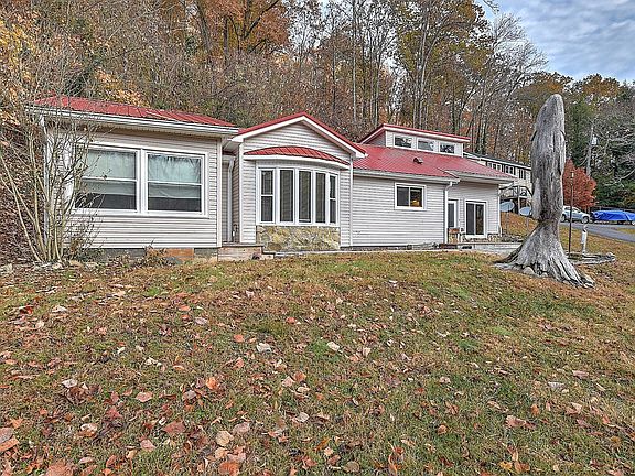 2nd image of 425 Lakemont Dr