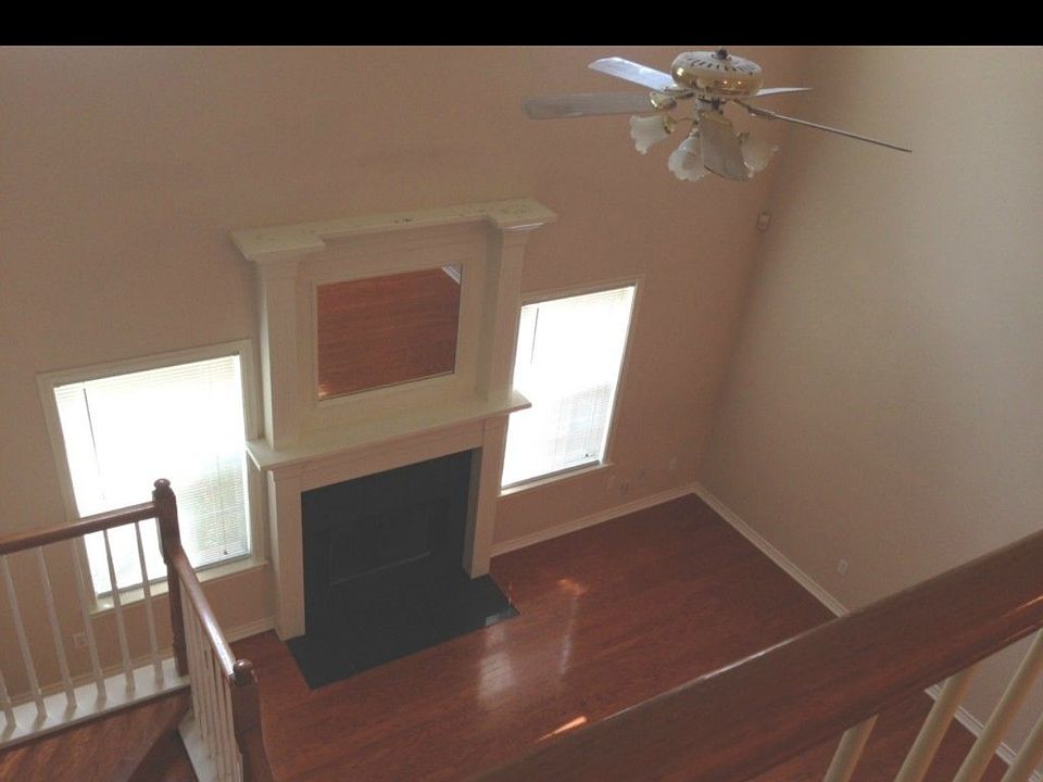 2nd image of 2106 Lakeforest Dr