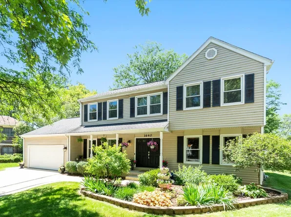 1640 Carnegie Ct, Naperville, IL 60565