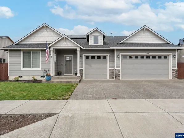 2253 NE Summit Dr, Albany, OR 97321