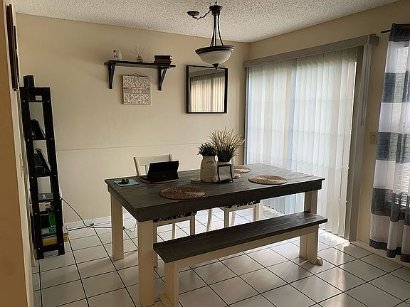 Dinning Room_Patio Entrance