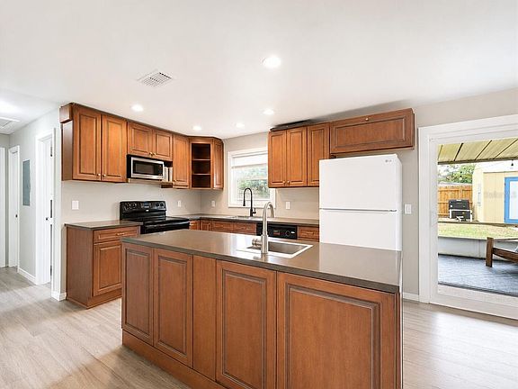 4th image of 53 Highridge Rd