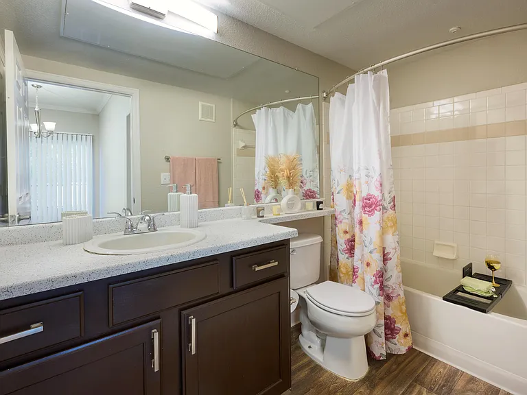 SkyeCrest Apartments — Photo 9