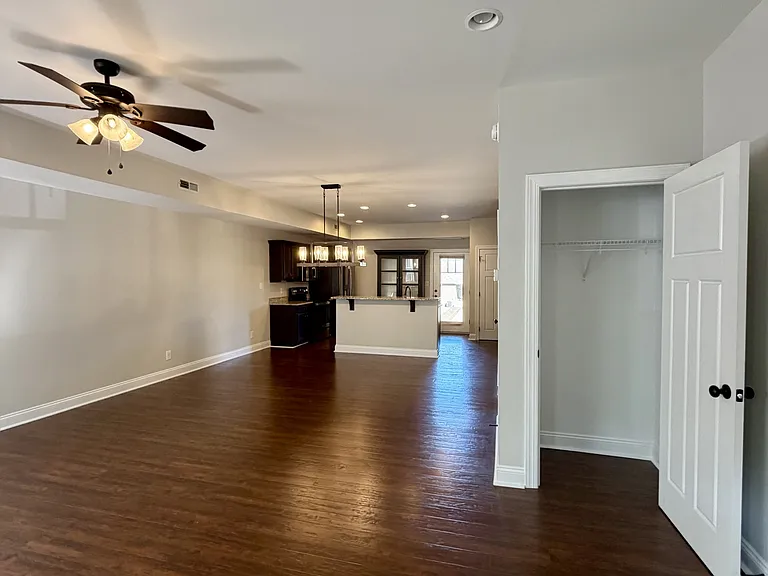 127 Portico St — Photo 4